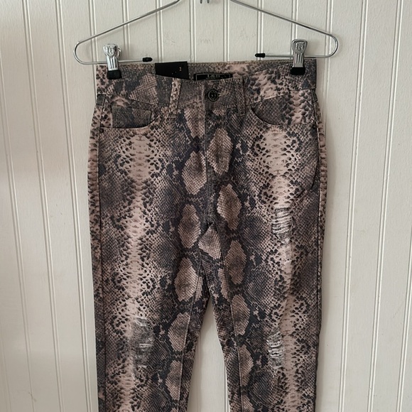 New! L&B Lucky & Blessed Snakeskin Distressed Straight Leg Jeans sz 2 - Picture 4 of 16